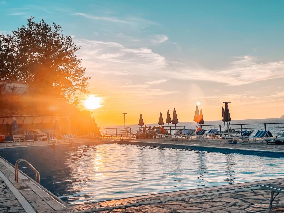 Aqua Holiday Apartments Vlorë Exteriör bild