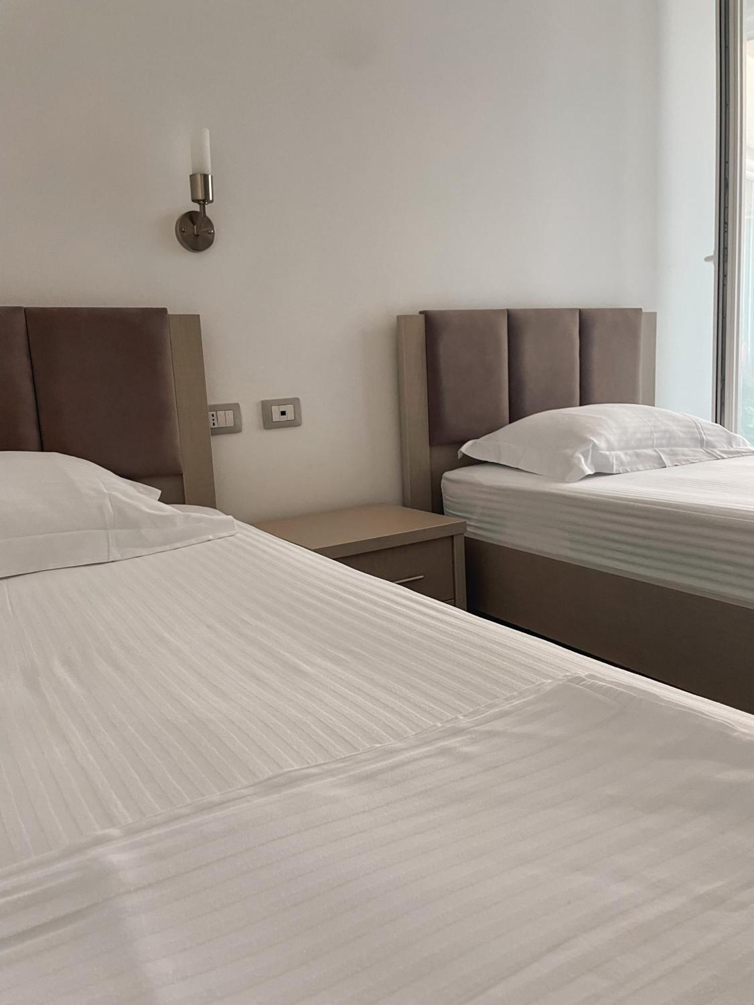 Aqua Holiday Apartments Vlorë Exteriör bild